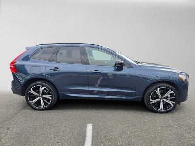 2023 Volvo XC60 Recharge Plug-In Hybrid Ultimate Dark Theme