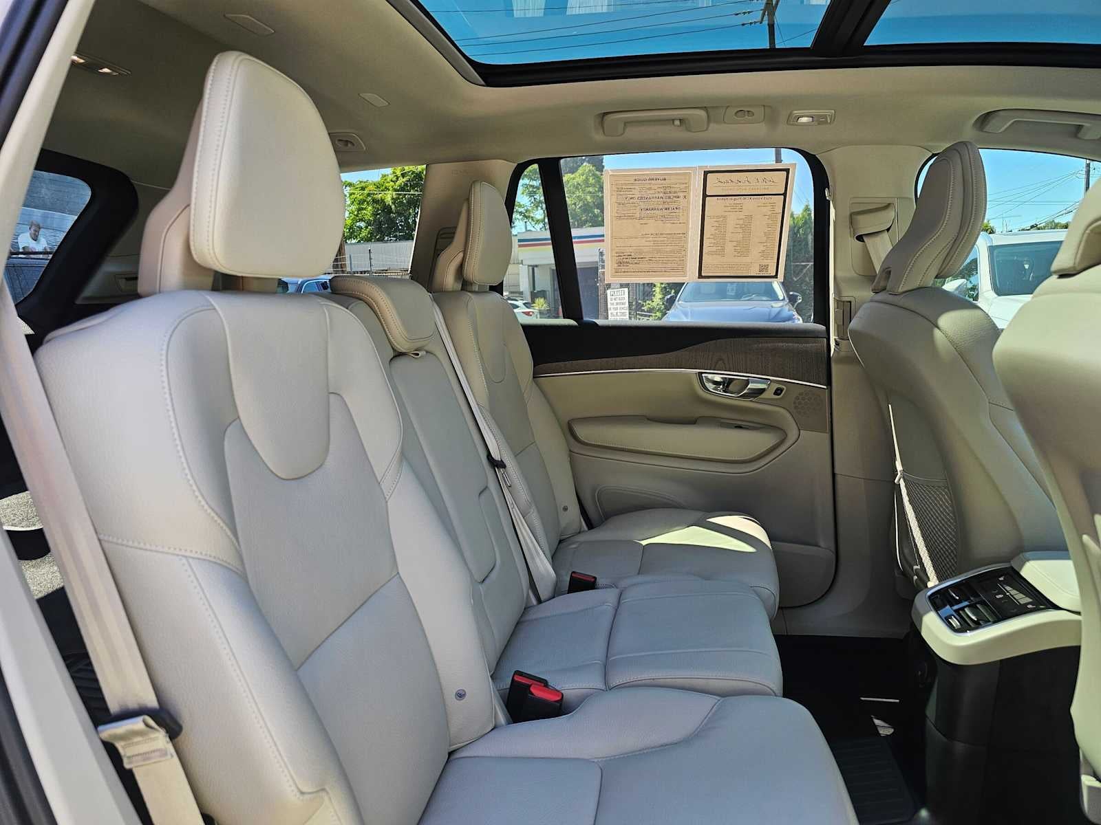 2025 Volvo XC90 Plug-In Hybrid Plus