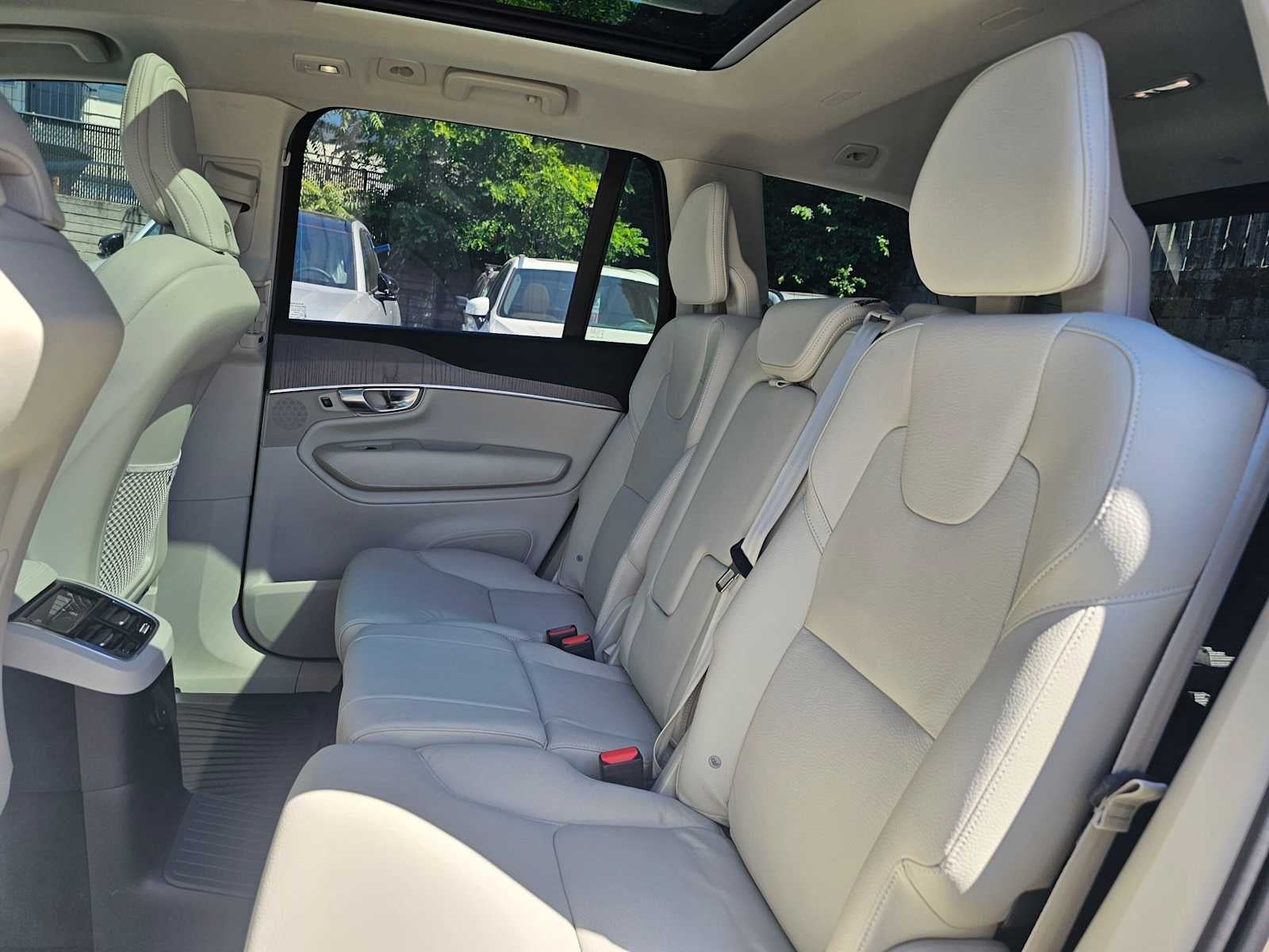 2025 Volvo XC90 Plug-In Hybrid Plus
