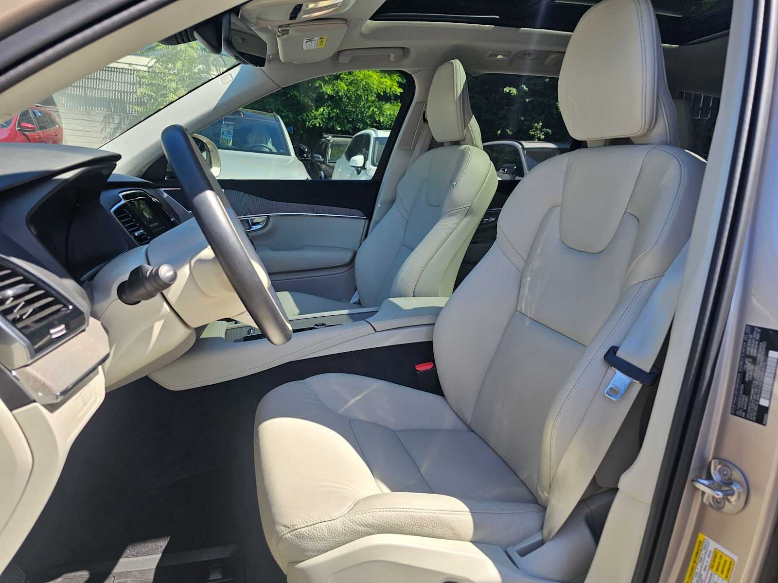 2025 Volvo XC90 Plug-In Hybrid Plus