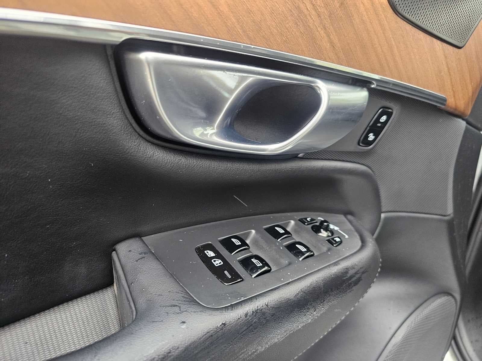 2025 Volvo XC90 Plug-In Hybrid Plus