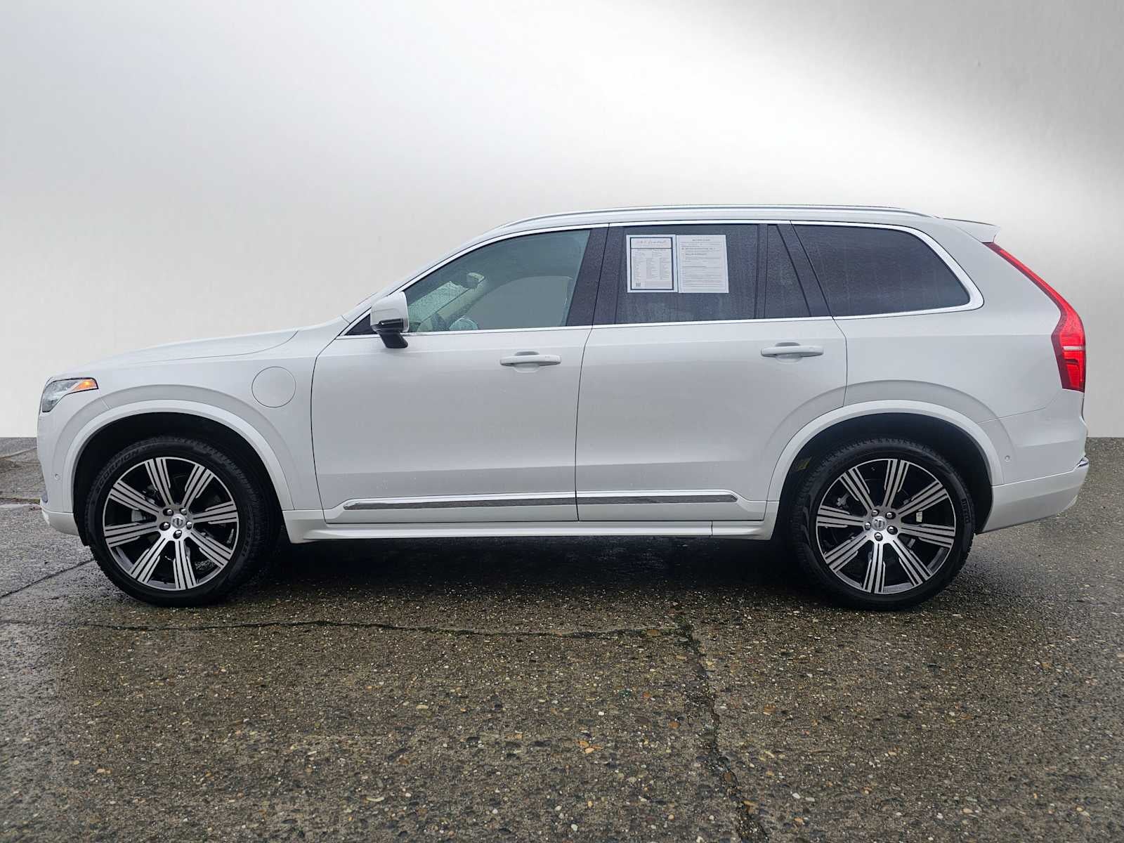 2025 Volvo XC90 Plug-In Hybrid Plus