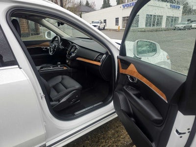 2025 Volvo XC90 Plug-In Hybrid Plus