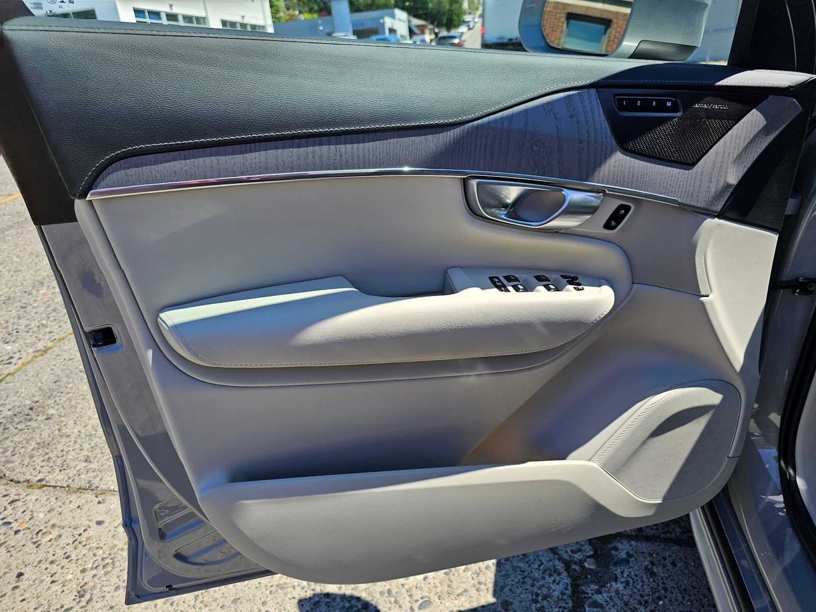 2025 Volvo XC90 Plug-In Hybrid Ultra