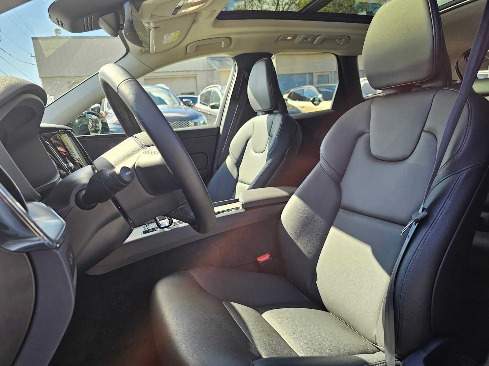 2025 Volvo XC60 Plug-In Hybrid Core
