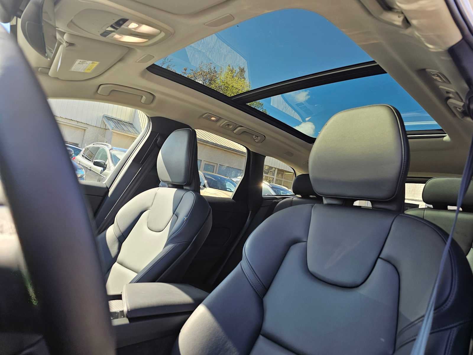 2025 Volvo XC60 Plug-In Hybrid Core