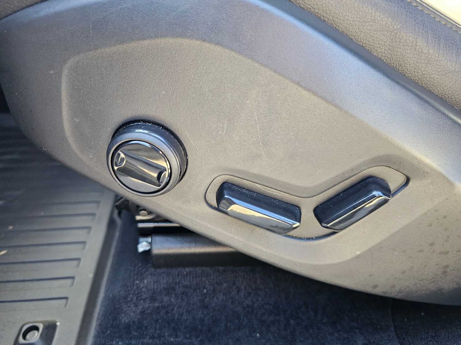 2025 Volvo XC60 Plug-In Hybrid Core