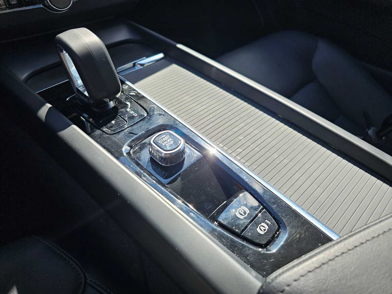 2025 Volvo XC60 Plug-In Hybrid Core