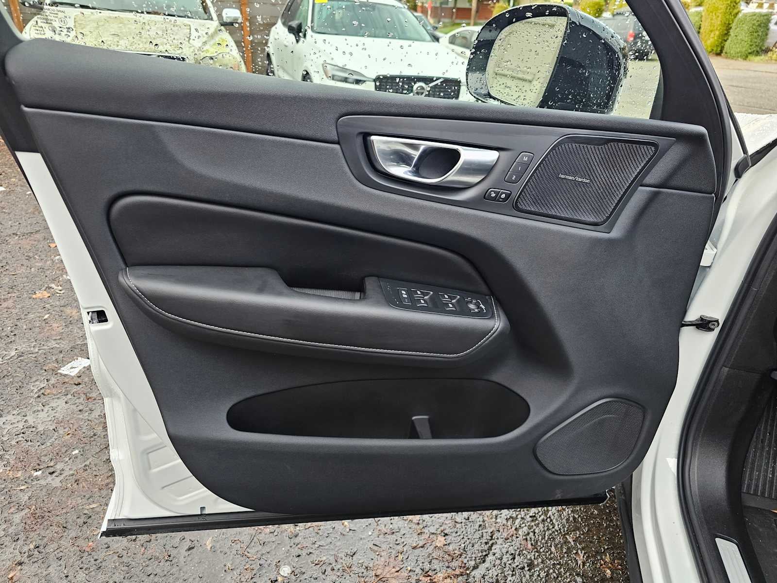 2025 Volvo XC60 Plug-In Hybrid Ultra