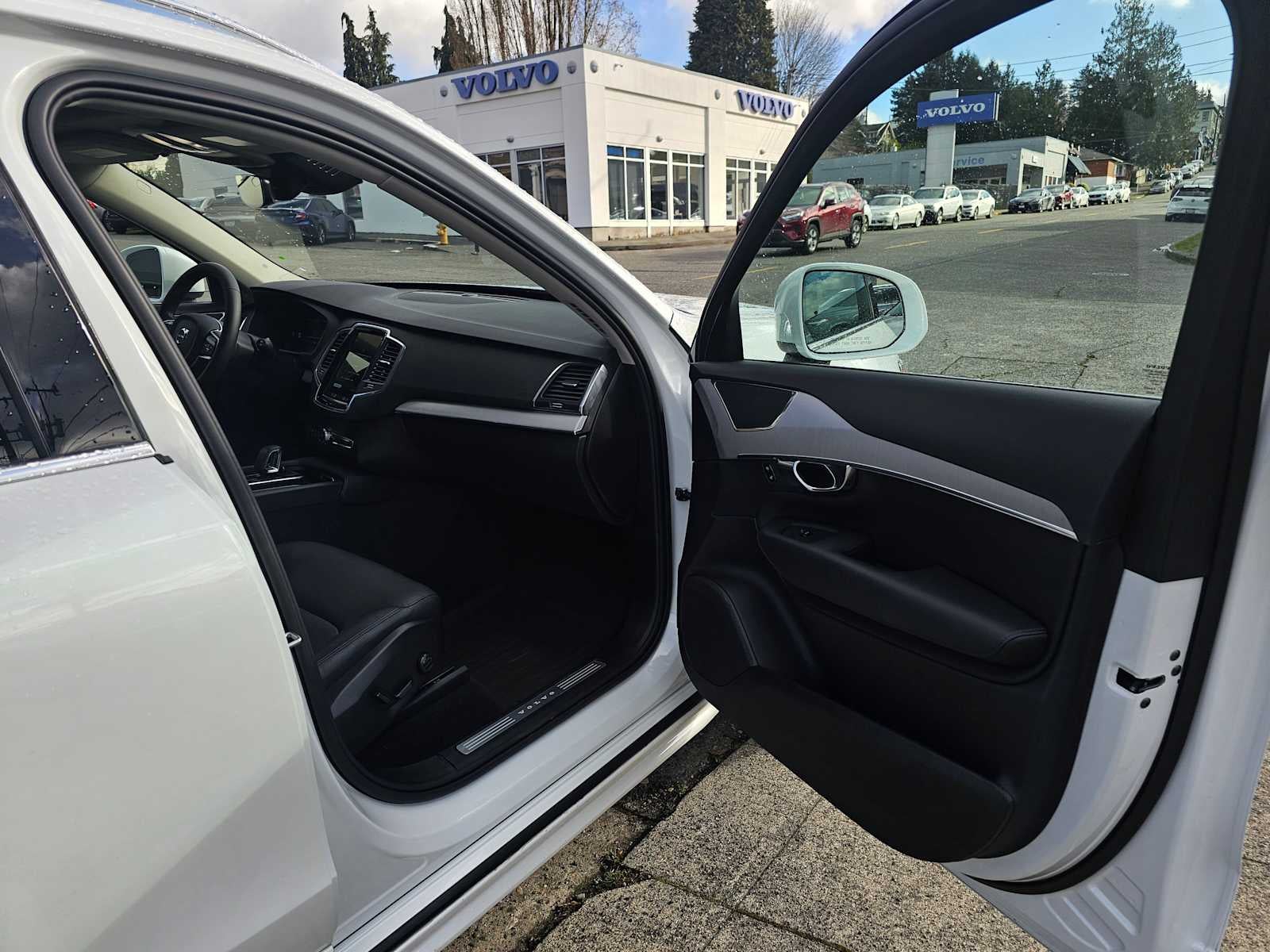 2024 Volvo XC90 Core Bright Theme