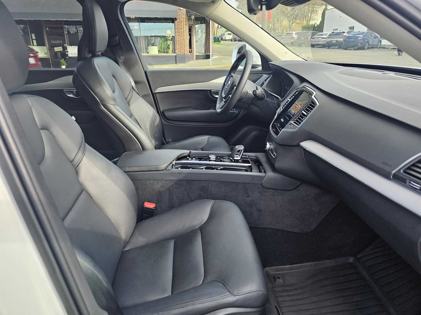 2024 Volvo XC90 Core Bright Theme