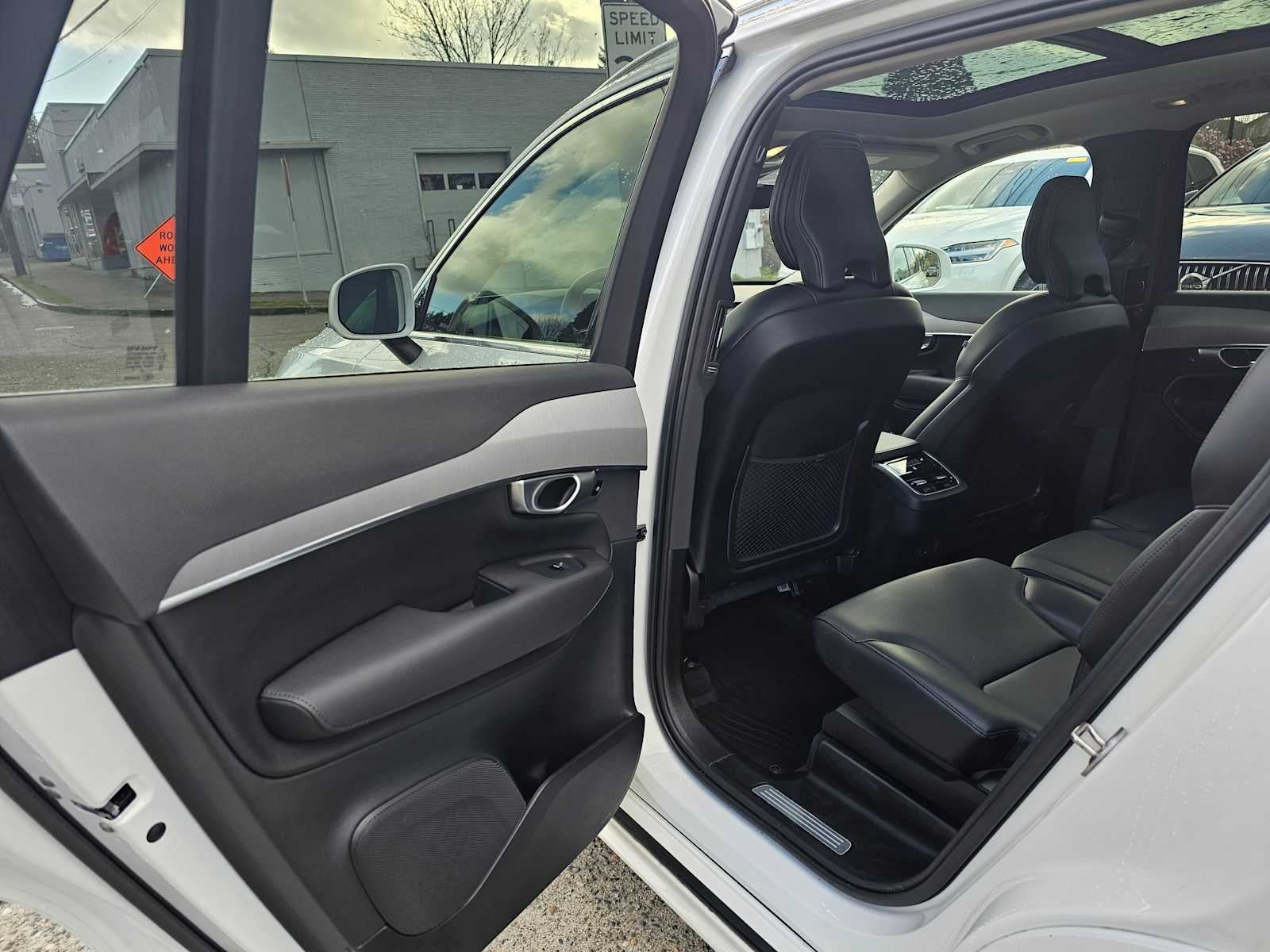 2024 Volvo XC90 Core Bright Theme