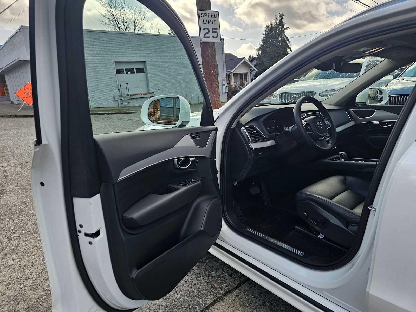 2024 Volvo XC90 Core Bright Theme