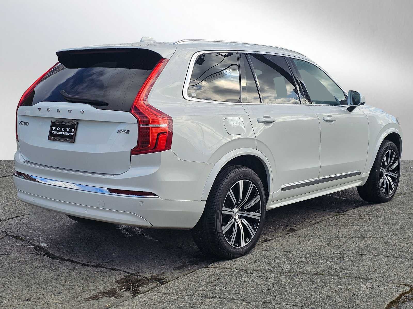 2024 Volvo XC90 Core Bright Theme