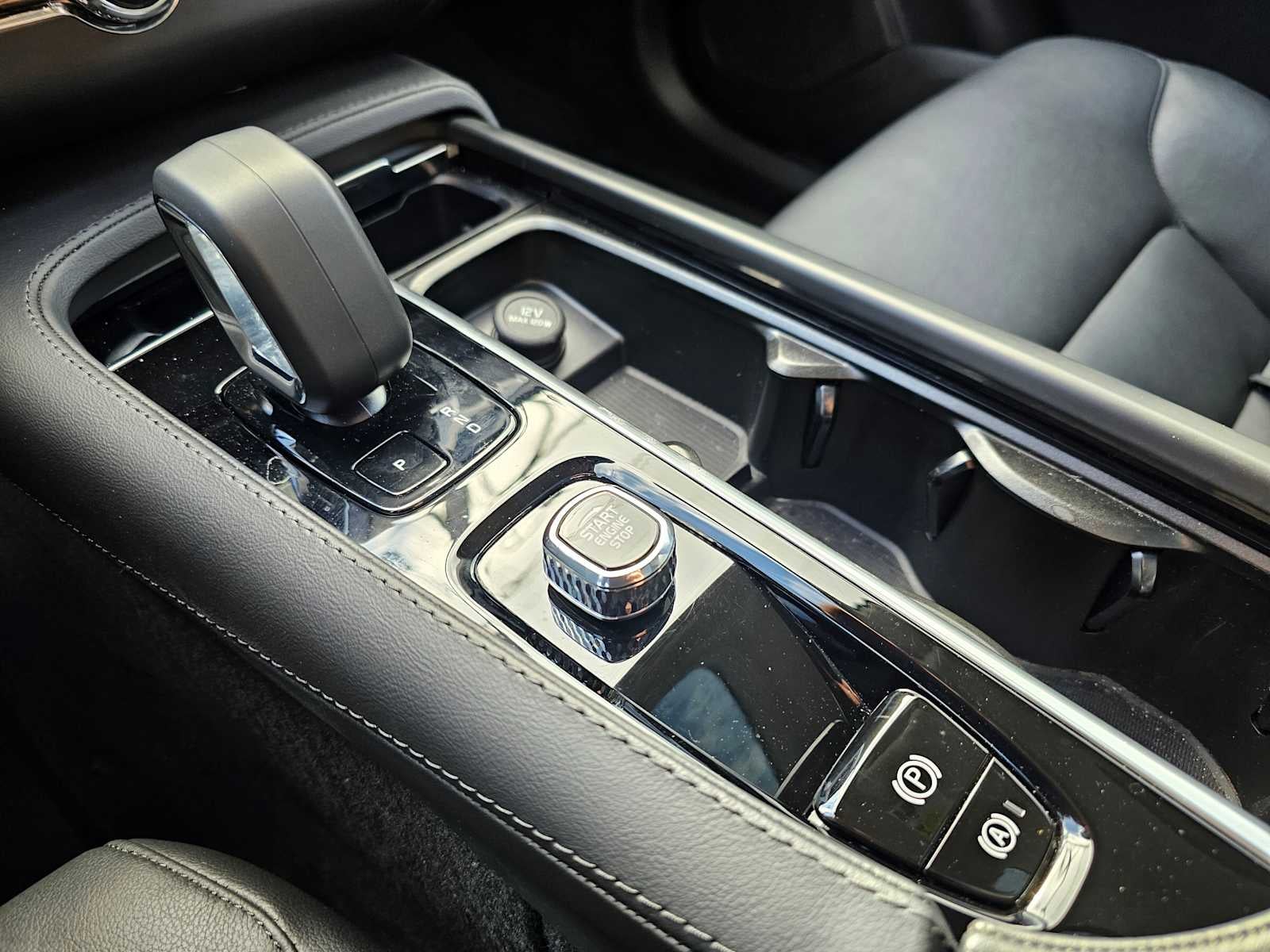 2024 Volvo XC90 Core Bright Theme