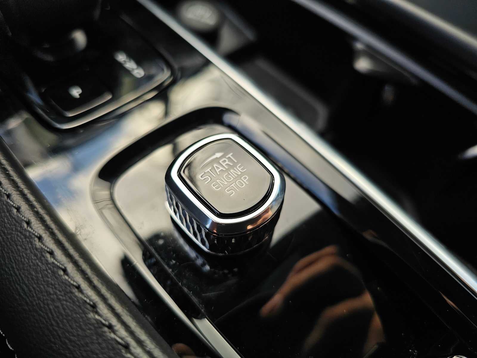 2024 Volvo XC90 Core Bright Theme