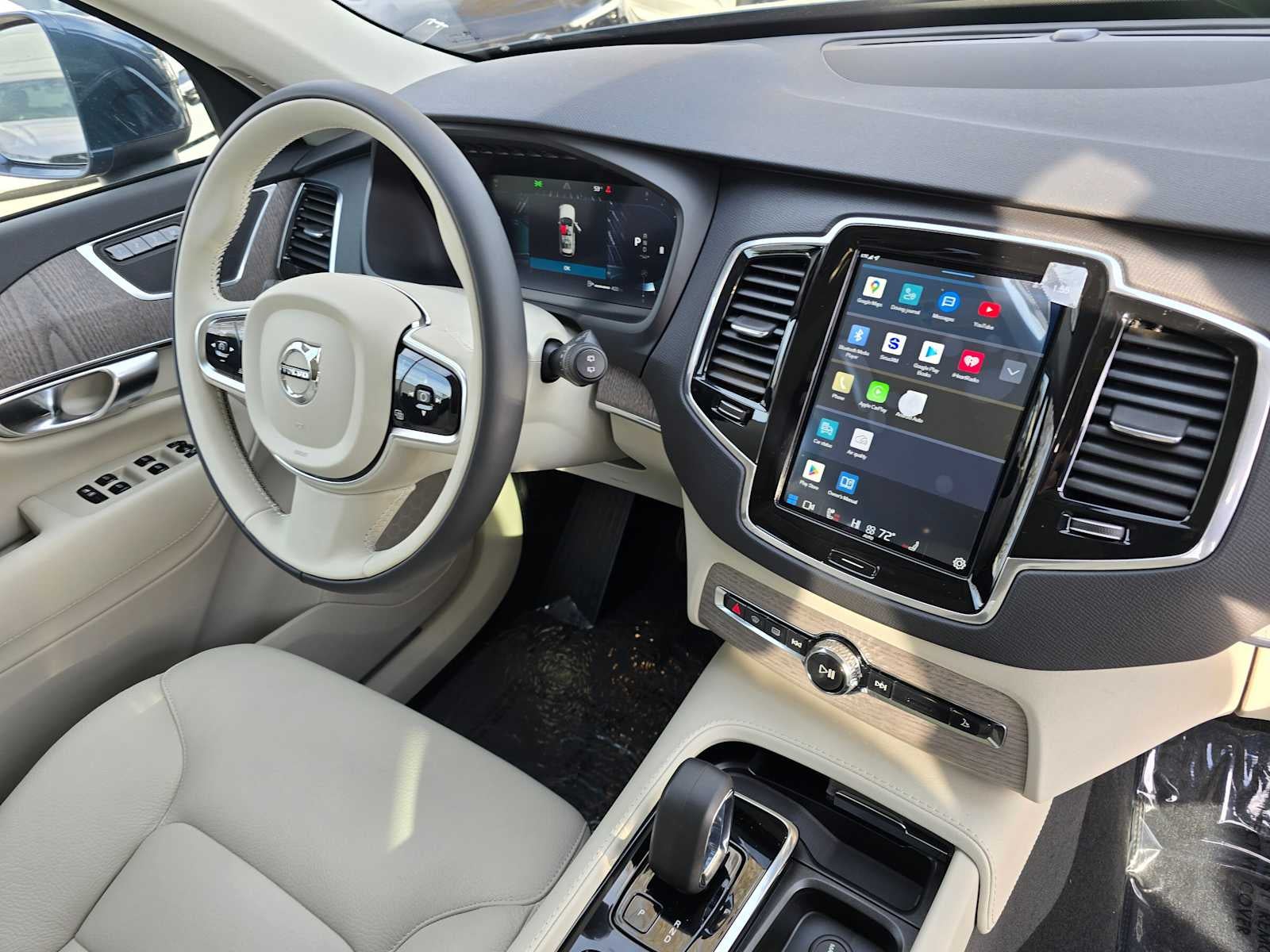 2023 Volvo XC90 Plus