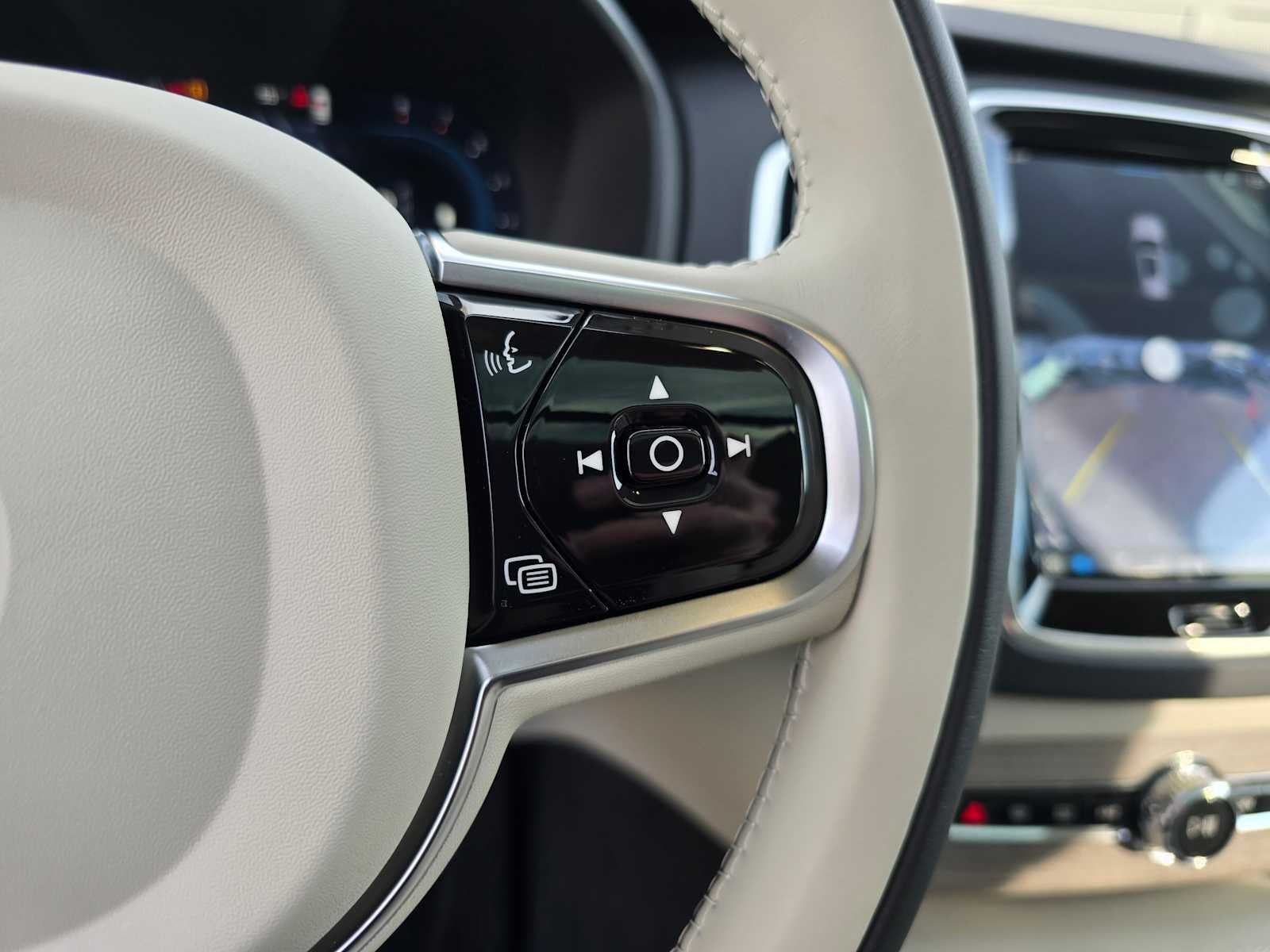 2023 Volvo XC90 Plus