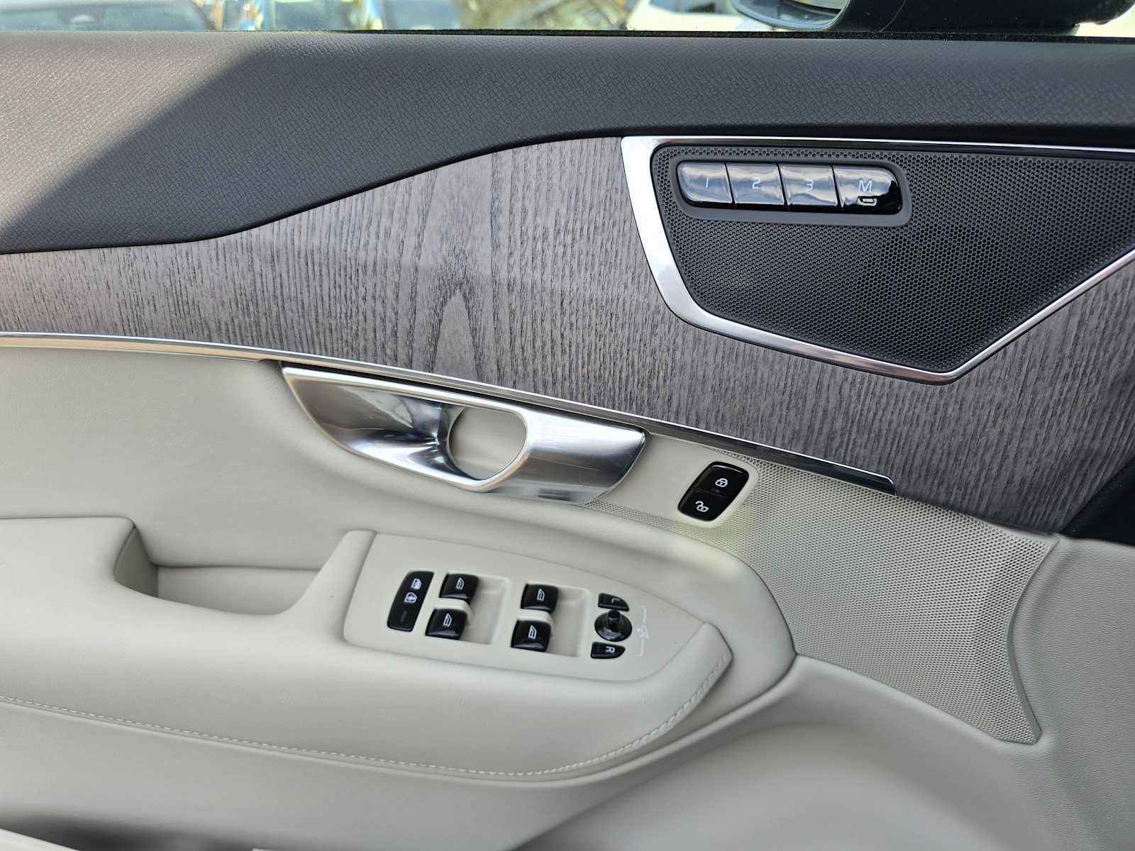 2023 Volvo XC90 Plus