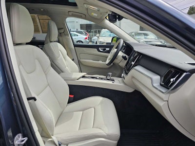 2024 Volvo XC60 Core Dark Theme