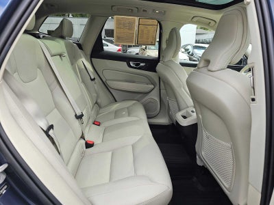 2024 Volvo XC60 Core Dark Theme