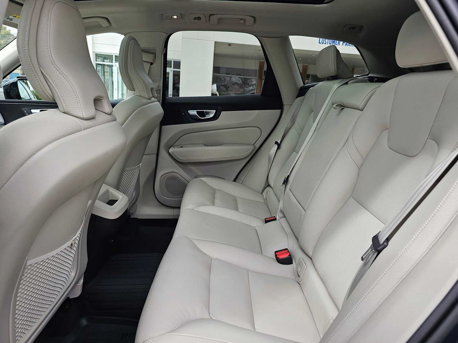 2024 Volvo XC60 Core Dark Theme