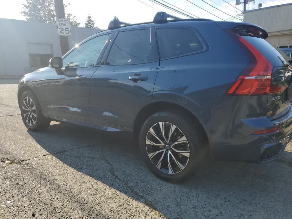 2024 Volvo XC60 Core Dark Theme