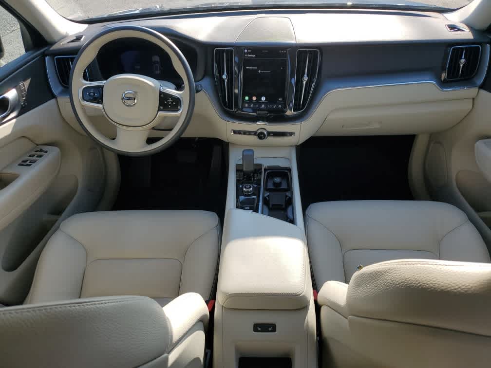 2024 Volvo XC60 Core Dark Theme