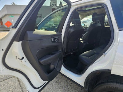 2024 Volvo XC60 Core Dark Theme