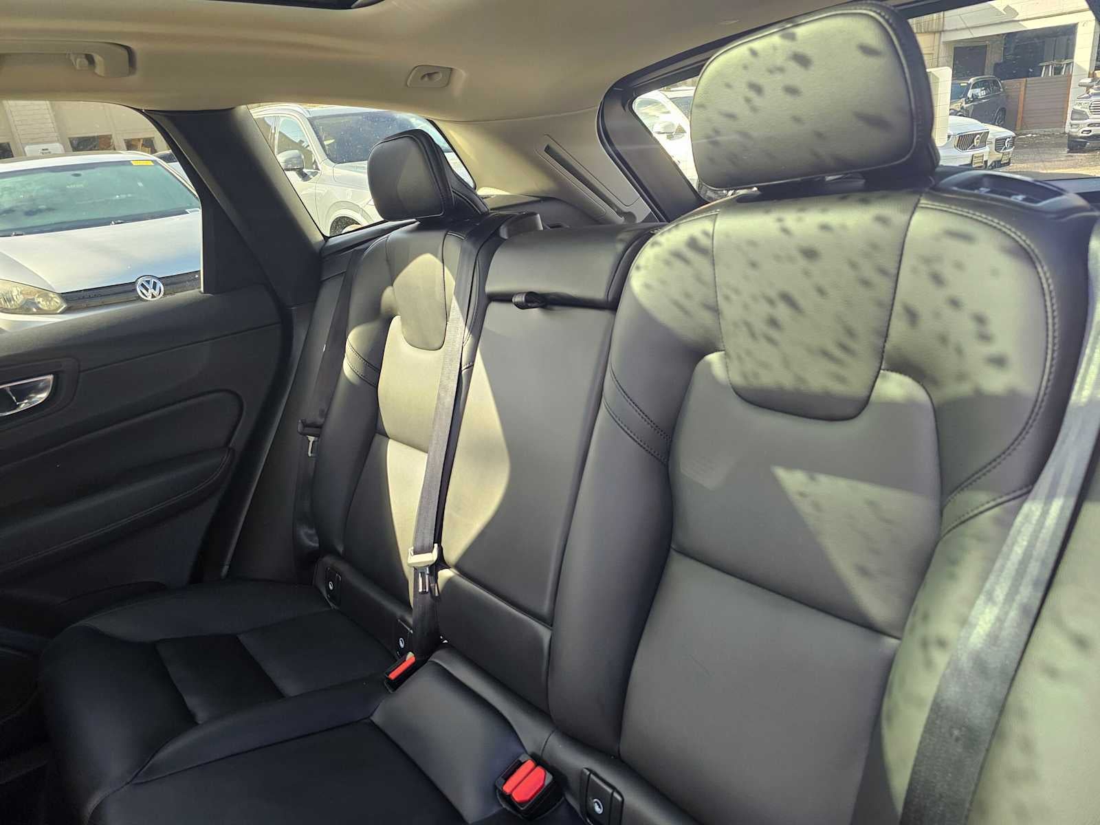 2024 Volvo XC60 Core Dark Theme