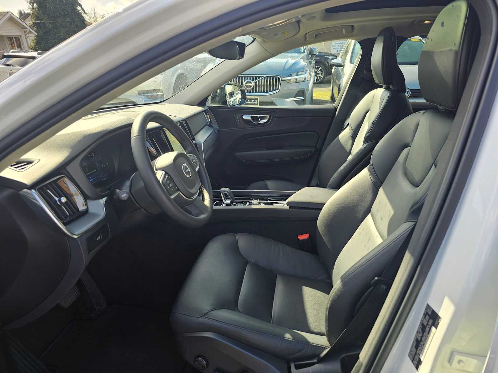 2024 Volvo XC60 Core Dark Theme