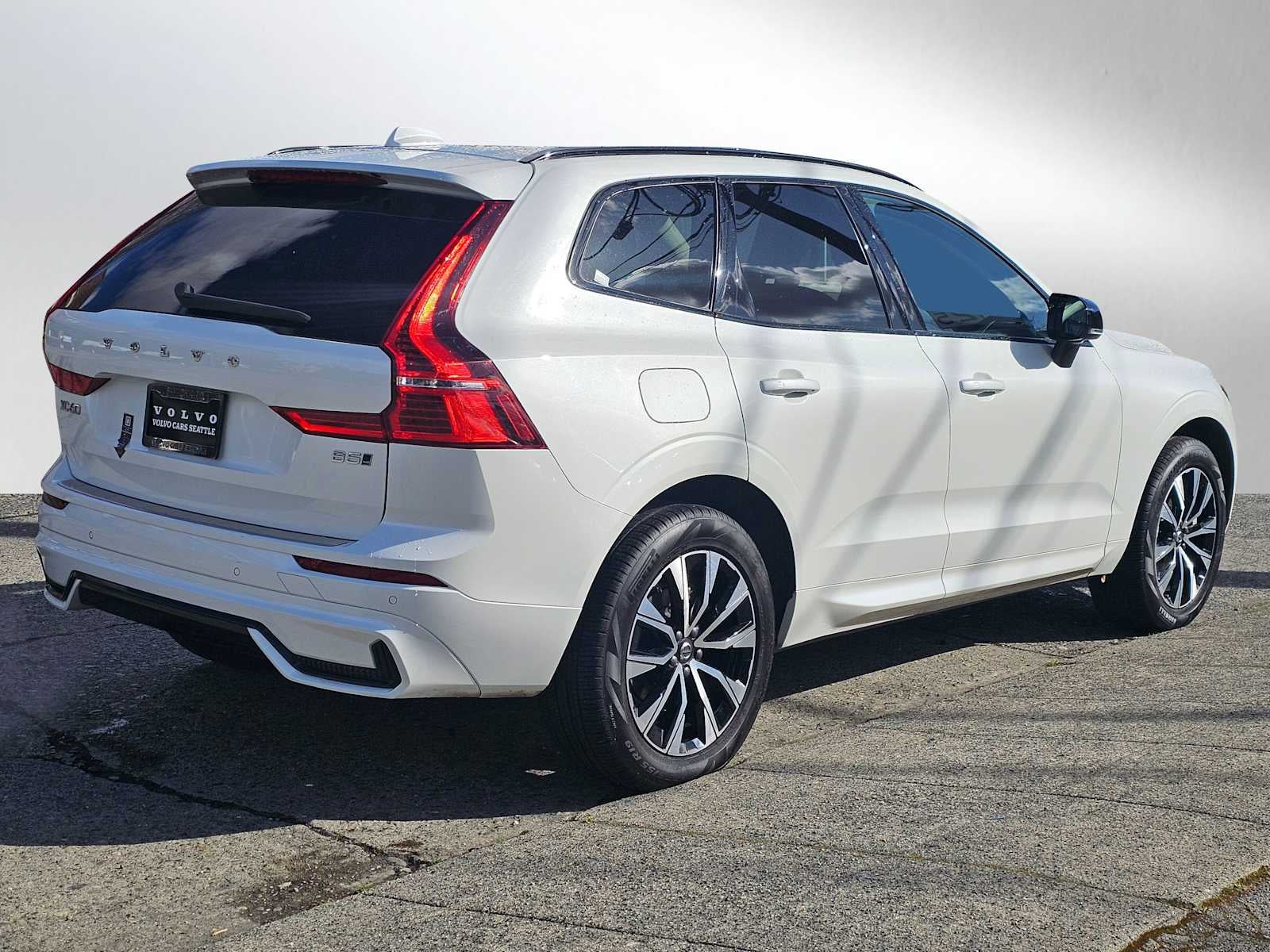 2024 Volvo XC60 Core Dark Theme