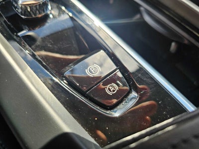 2024 Volvo XC60 Core Dark Theme