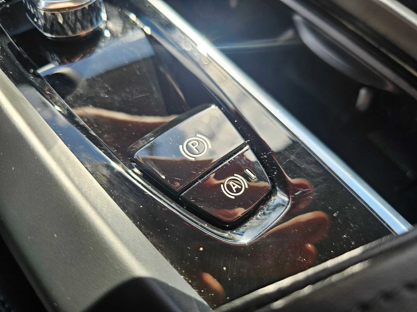 2024 Volvo XC60 Core Dark Theme