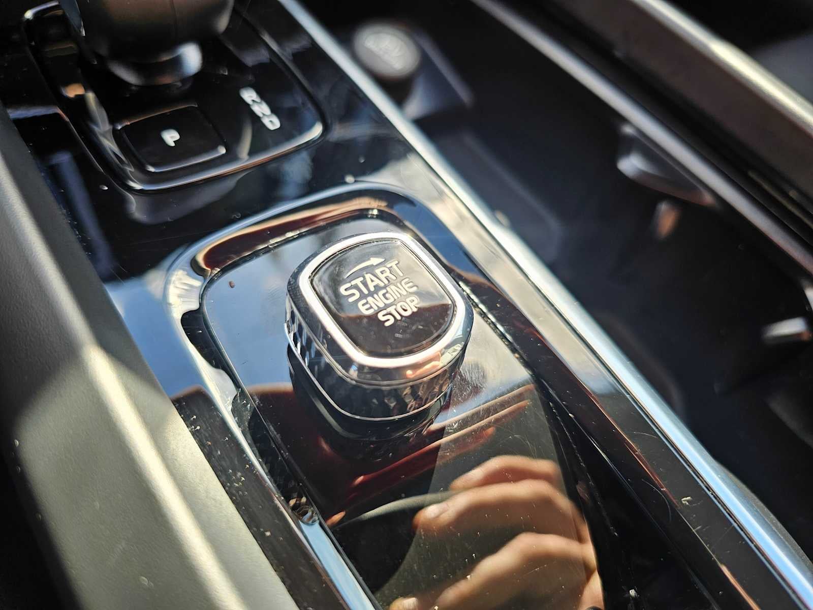 2024 Volvo XC60 Core Dark Theme