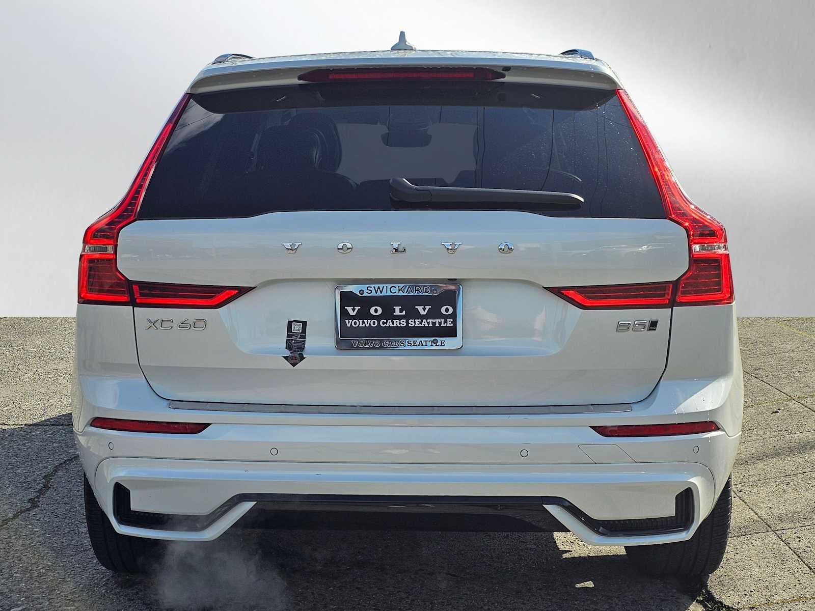 2024 Volvo XC60 Core Dark Theme