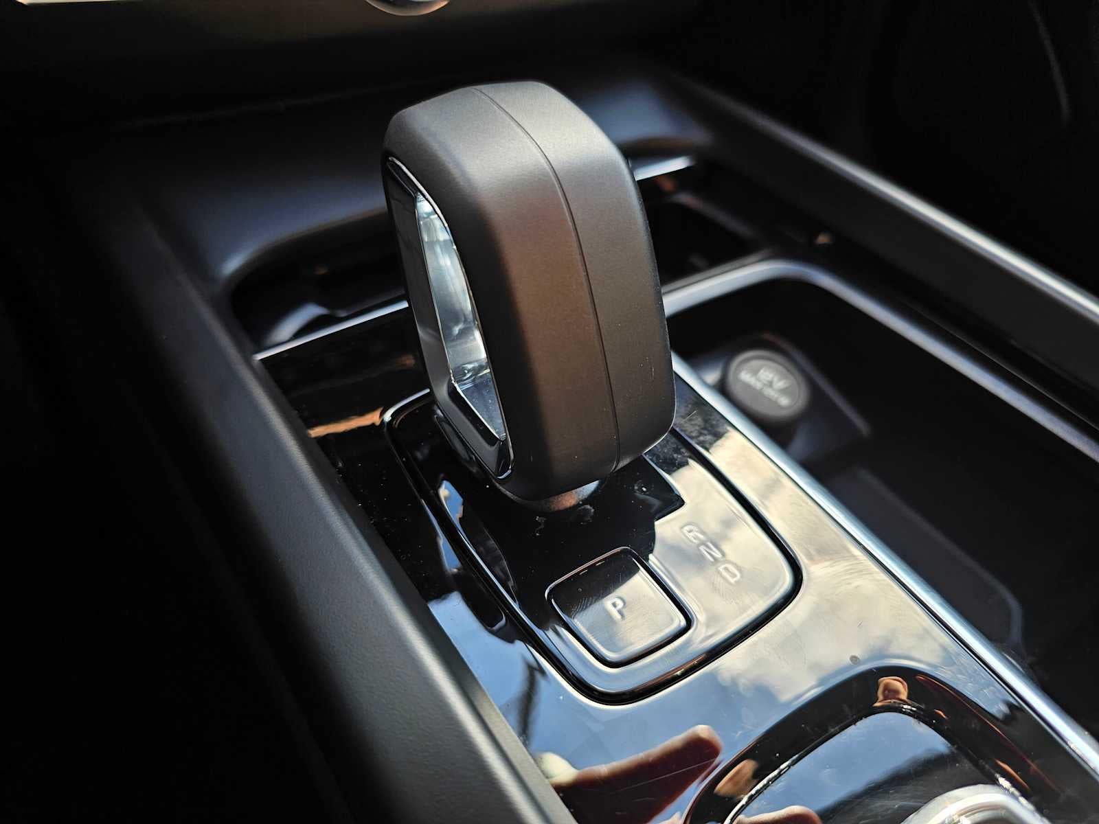 2024 Volvo XC60 Core Dark Theme