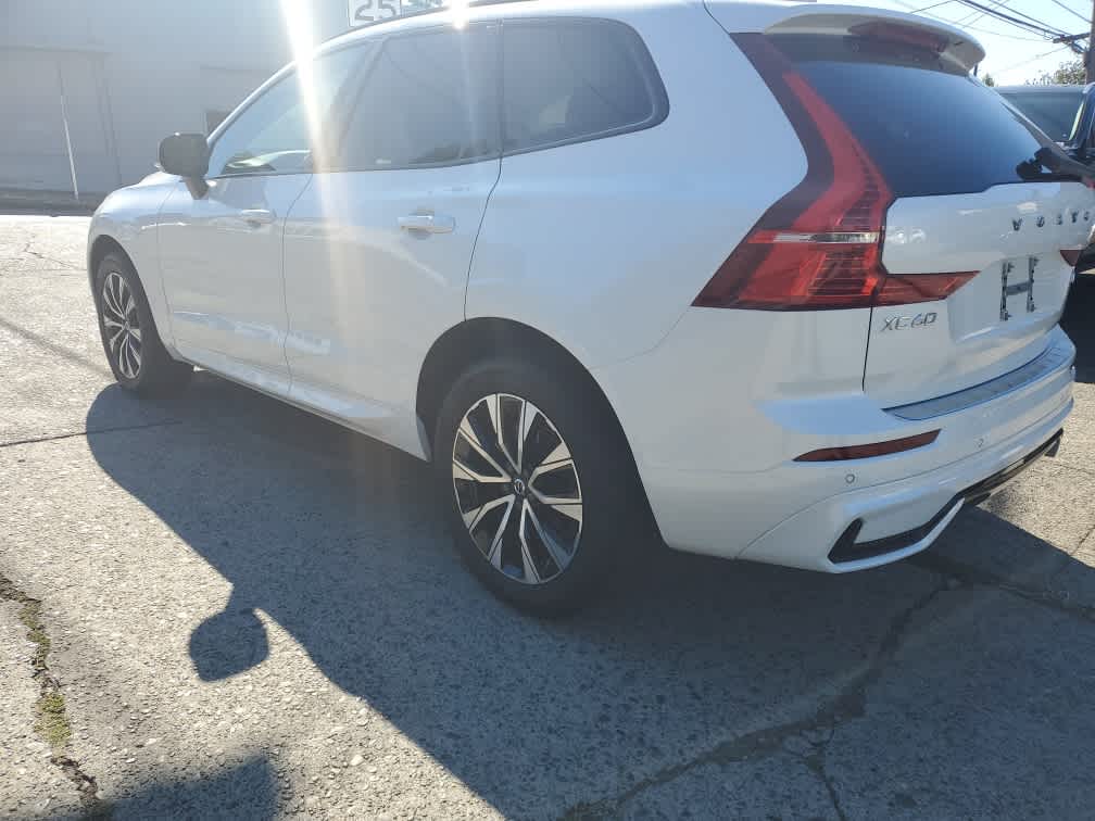 2024 Volvo XC60 Core Dark Theme