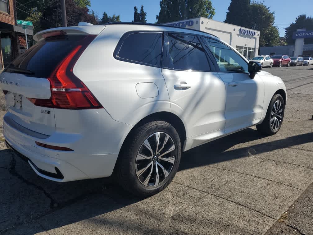2024 Volvo XC60 Core Dark Theme