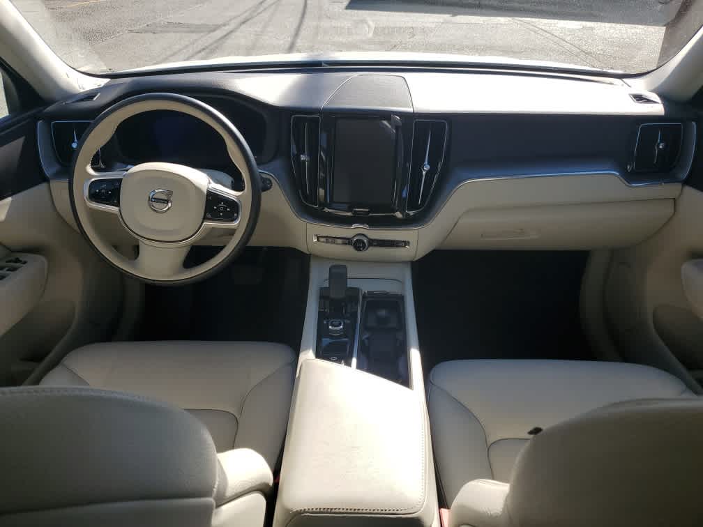 2024 Volvo XC60 Core Dark Theme