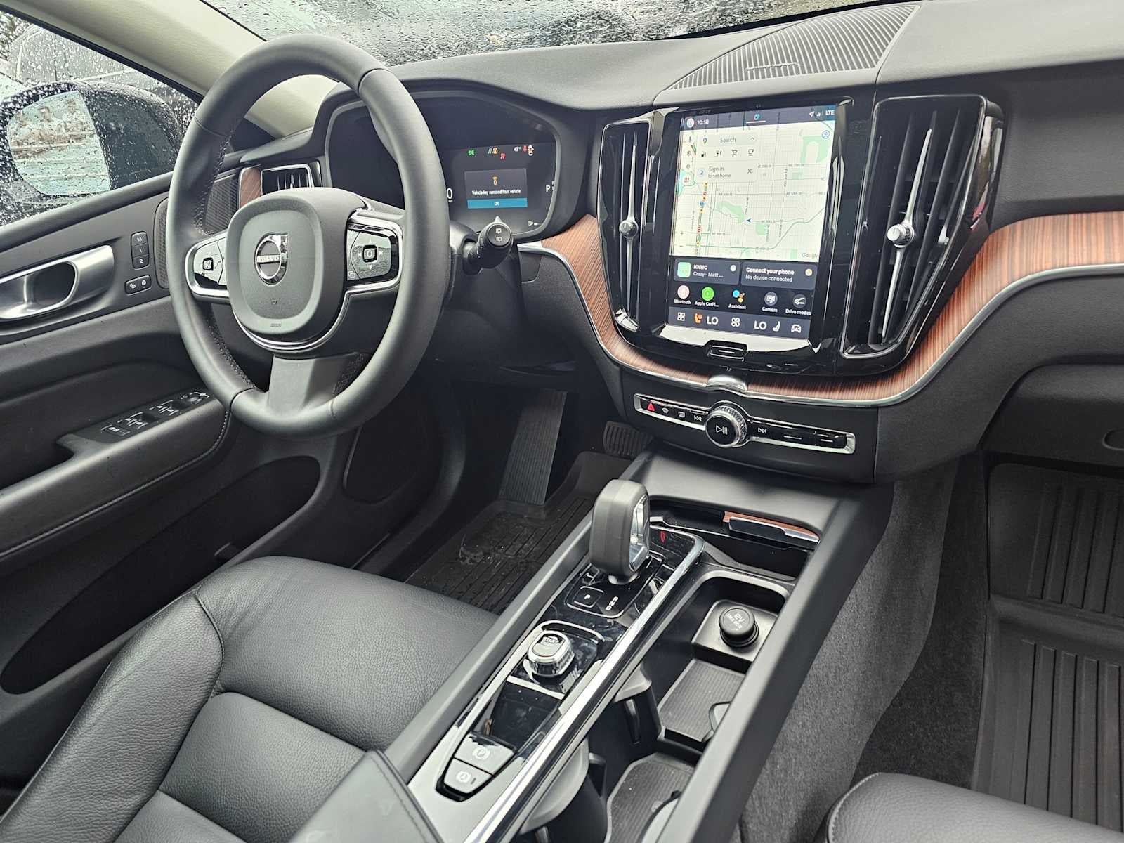 2024 Volvo XC60 Plus Dark Theme