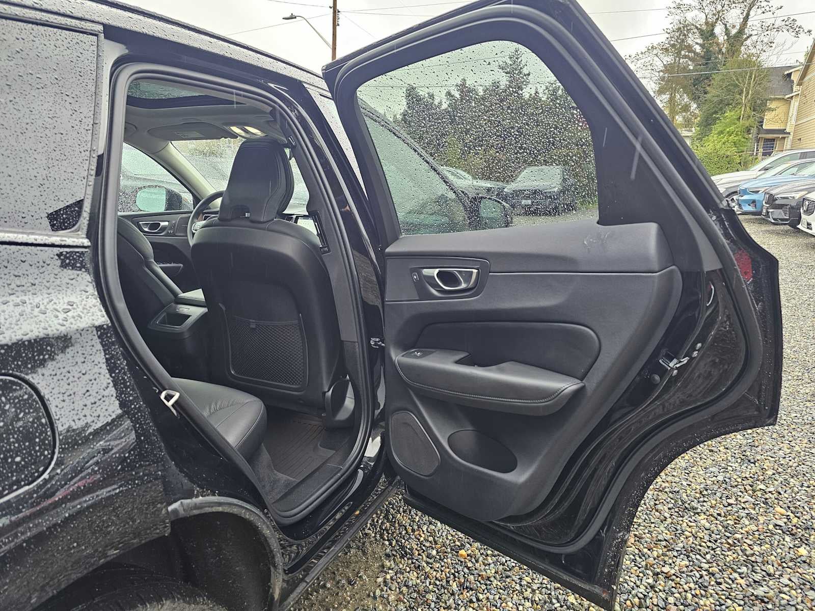 2024 Volvo XC60 Plus Dark Theme