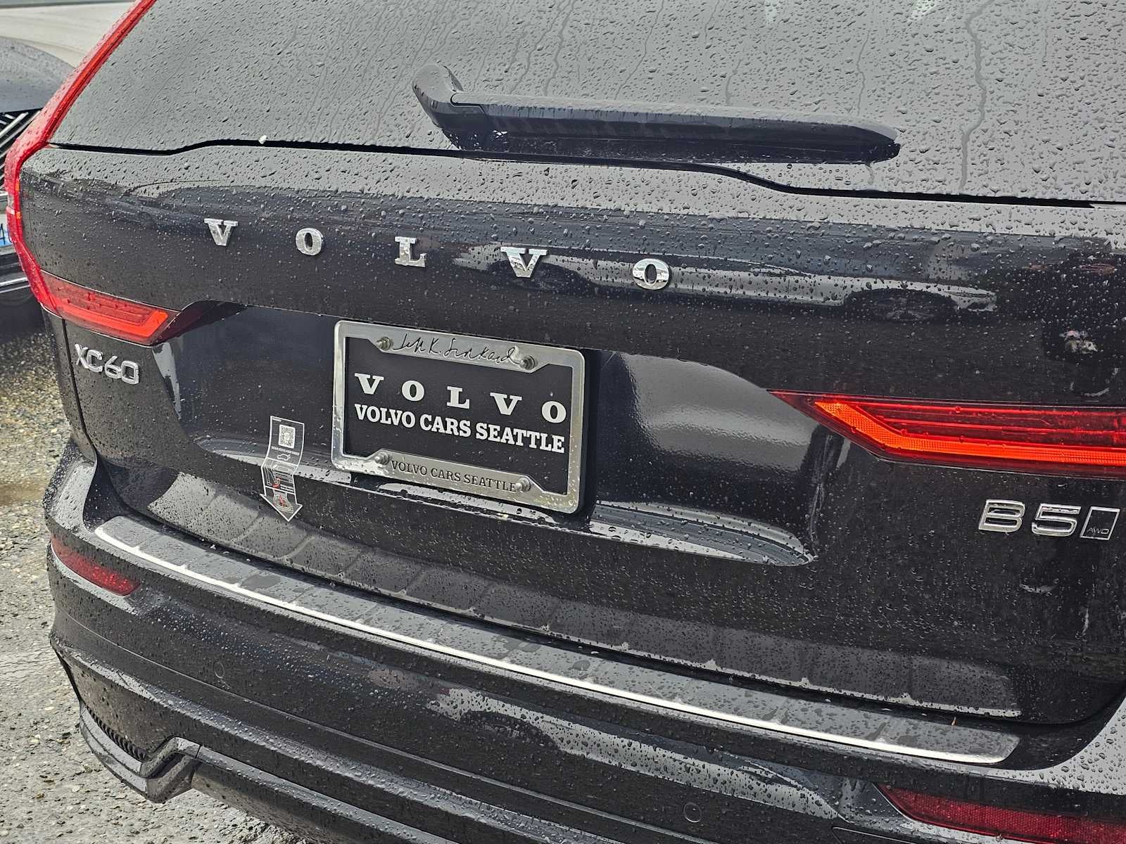 2024 Volvo XC60 Plus Dark Theme