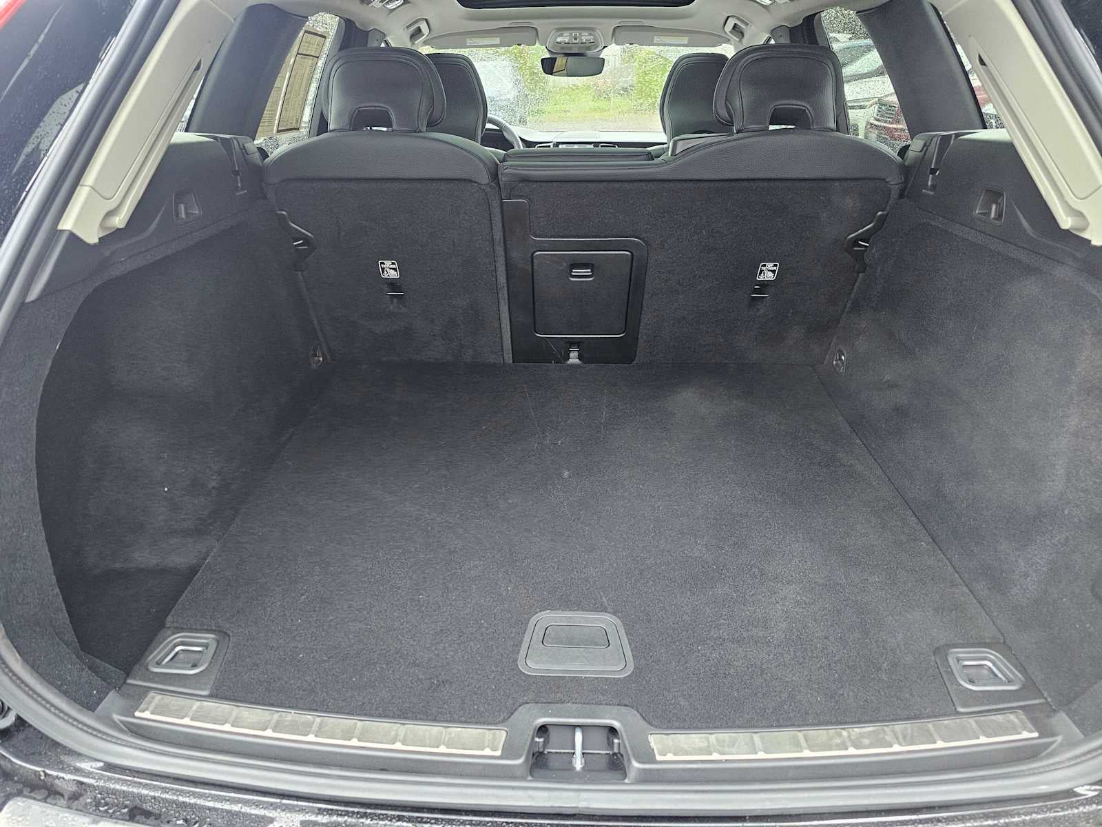 2024 Volvo XC60 Plus Dark Theme