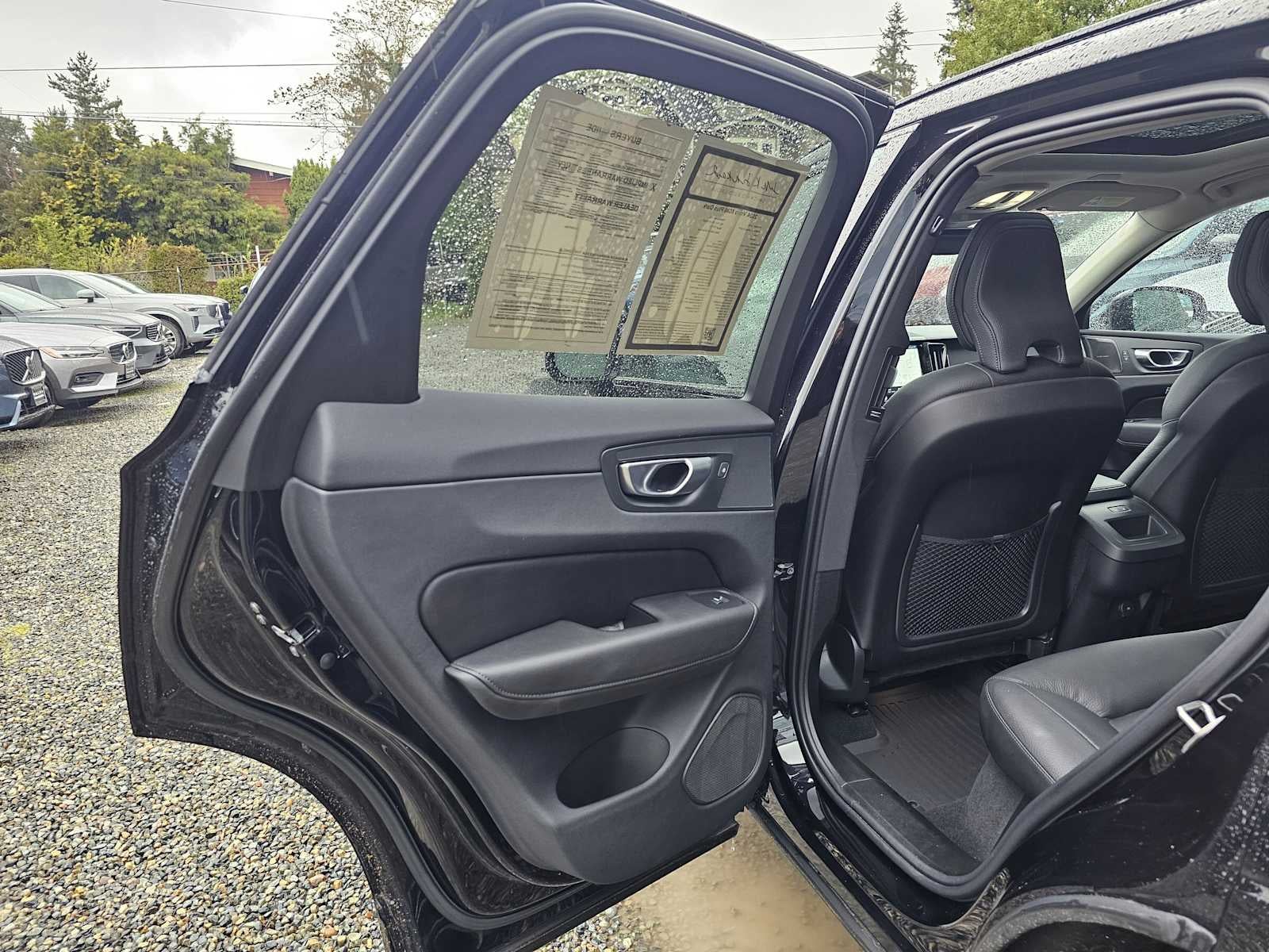 2024 Volvo XC60 Plus Dark Theme