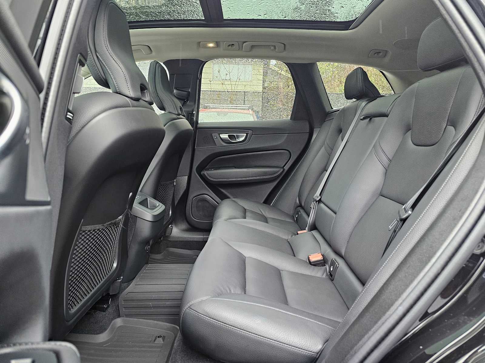 2024 Volvo XC60 Plus Dark Theme