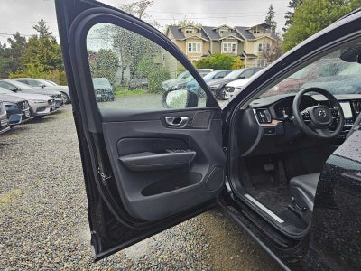 2024 Volvo XC60 Plus Dark Theme