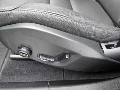 2024 Volvo XC60 Plus Dark Theme