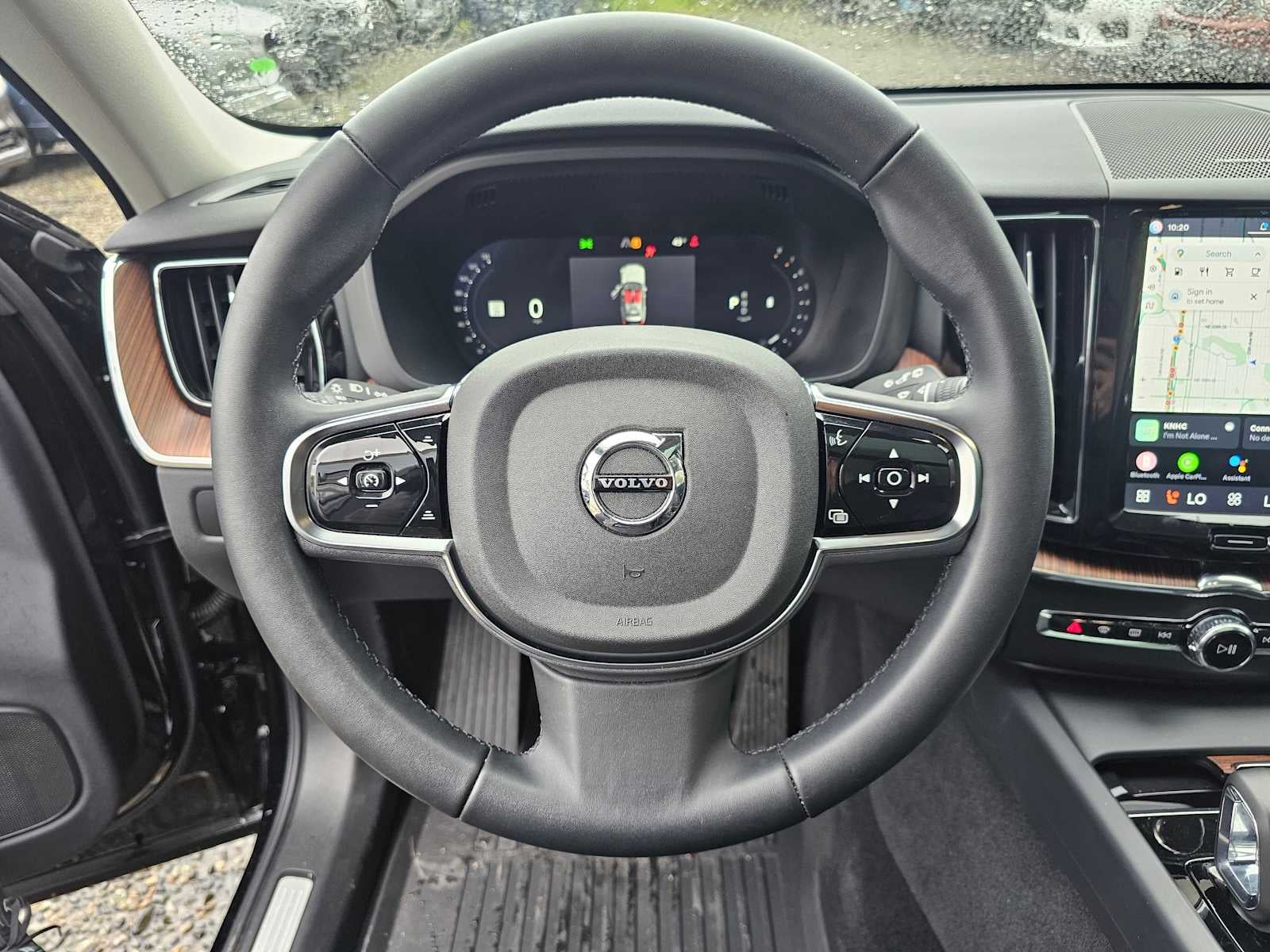 2024 Volvo XC60 Plus Dark Theme