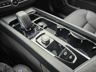 2024 Volvo XC60 Plus Dark Theme